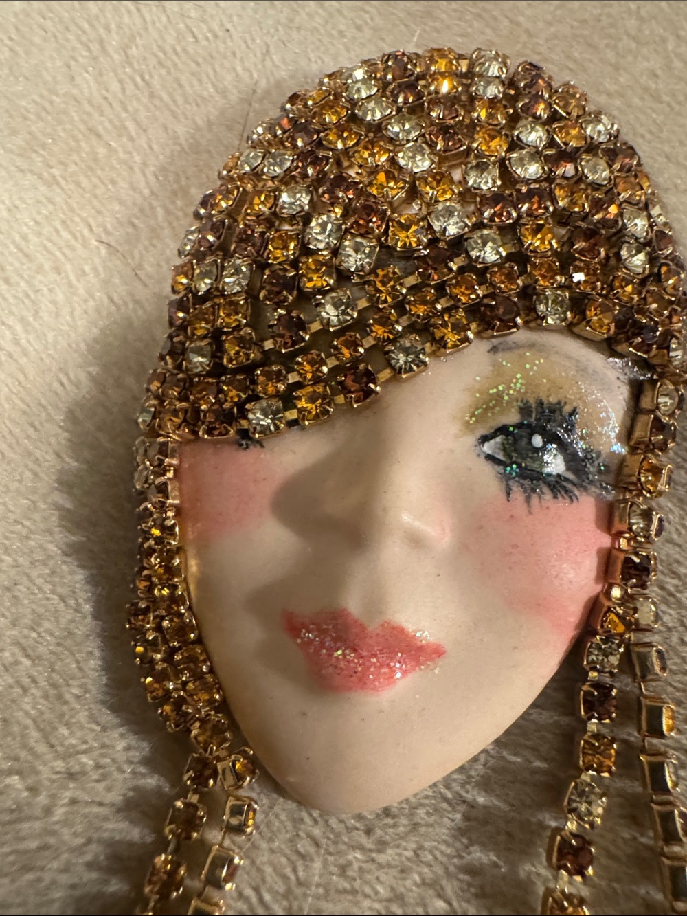 Gold Rhinestone Flapper Face Brooch Pin - Picture 2 of 4